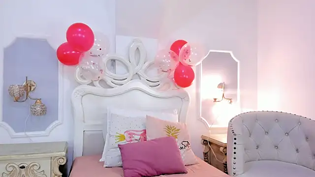 miss vivienne online show from February 12, 8:04 pm