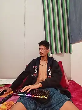 Snapshot of theyllorwillian chatting on June 5, 10:10 am theyllorwillian online show from June 5, 10:10 am