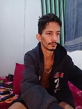 Snapshot of theyllorwillian chatting on June 8, 11:21 am theyllorwillian online show from June 8, 11:21 am