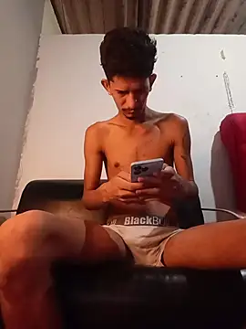 Snapshot of theyllorwillian chatting on July 15, 12:10 pm theyllorwillian online show from July 15, 12:10 pm
