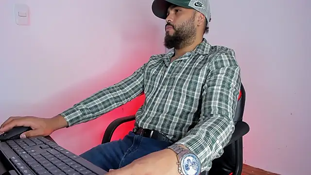 Snapshot of Harrishairy chatting on February 1, 3:38 am Harrishairy online show from February 1, 3:38 am