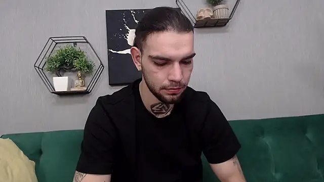 Snapshot of KaneHunter chatting on January 17, 9:29 pm KaneHunter online show from January 17, 9:29 pm