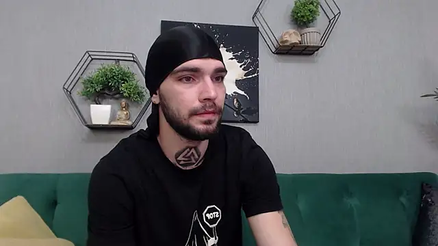 Snapshot of KaneHunter chatting on January 31, 9:57 pm KaneHunter online show from January 31, 9:57 pm