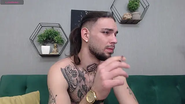 Snapshot of KaneHunter chatting on February 4, 8:36 pm KaneHunter online show from February 4, 8:36 pm