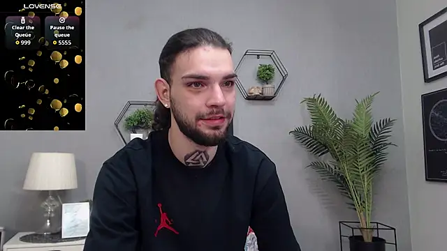 Snapshot of KaneHunter chatting on February 14, 11:12 pm KaneHunter online show from February 14, 11:12 pm