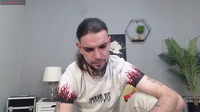 Snapshot of KaneHunter chatting on February 19, 9:11 pm KaneHunter online show from February 19, 9:11 pm