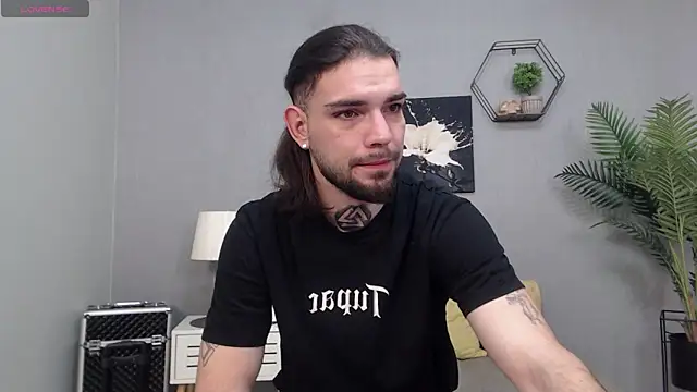 Snapshot of KaneHunter chatting on February 21, 9:49 pm KaneHunter online show from February 21, 9:49 pm