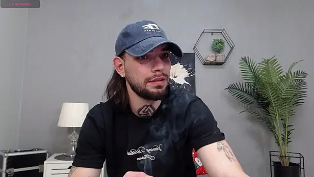 Snapshot of KaneHunter chatting on February 26, 9:25 pm KaneHunter online show from February 26, 9:25 pm