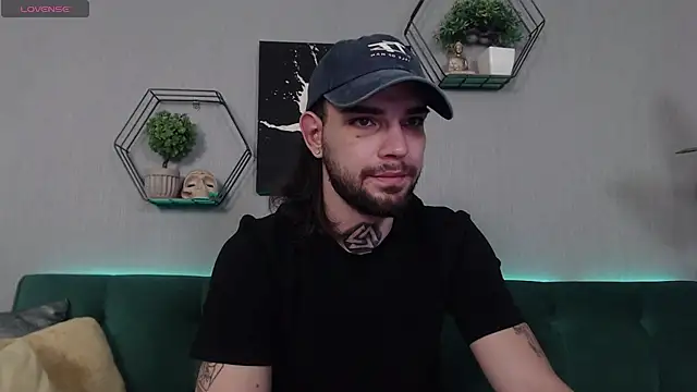 Snapshot of KaneHunter chatting on February 28, 8:43 pm KaneHunter online show from February 28, 8:43 pm