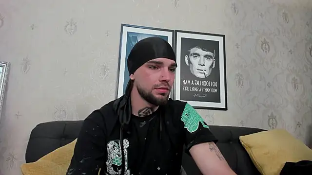 Snapshot of KaneHunter chatting on May 4, 11:01 pm KaneHunter online show from May 4, 11:01 pm