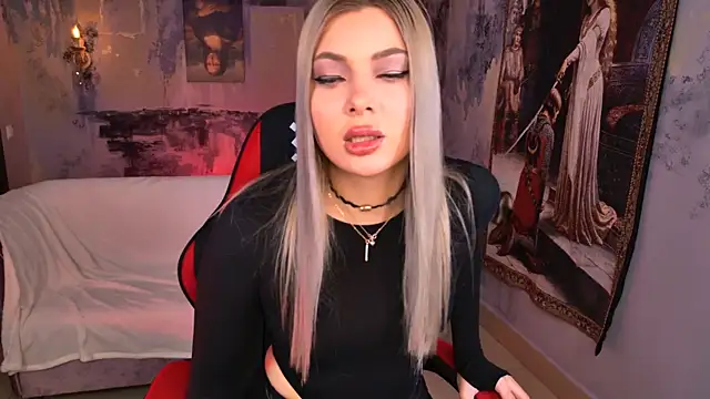 HyileyClark online show from March 20, 9:36 am