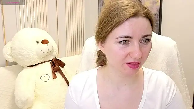 SofiAngela online show from April 18, 1:09 am