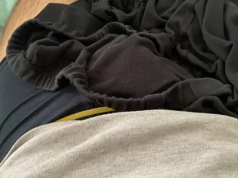 Snapshot of erdestruttor18 chatting on March 2, 3:19 pm erdestruttor18 online show from March 2, 3:19 pm