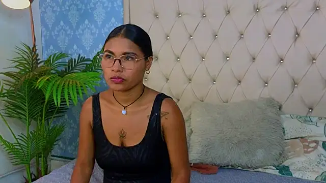 Snapshot of Miaa_Collinss chatting on November 28, 8:33 pm Miaa Collinss online show from November 28, 8:33 pm