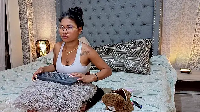 Snapshot of Miaa_Collinss chatting on November 29, 8:34 pm Miaa Collinss online show from November 29, 8:34 pm