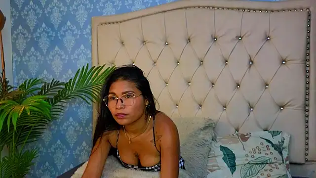 Snapshot of Miaa_Collinss chatting on December 1, 8:47 pm Miaa Collinss online show from December 1, 8:47 pm