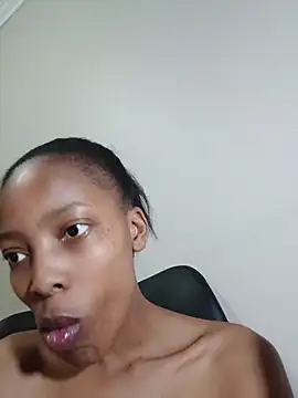 MsParisSmith online show from July 16, 3:40 pm