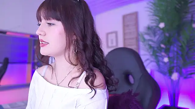 dakotaa 01 online show from December 1, 3:06 pm