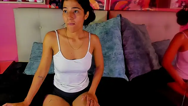 Snapshot of peachrouge chatting on February 3, 2:33 pm peachrouge online show from February 3, 2:33 pm