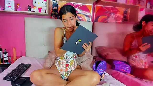 Snapshot of peachrouge chatting on February 9, 3:49 pm peachrouge online show from February 9, 3:49 pm