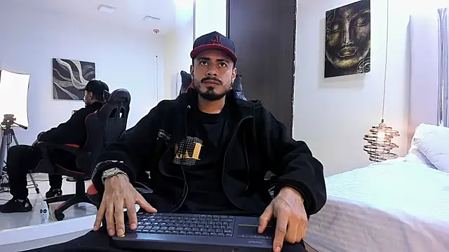 MatthewCullen online show from April 12, 1:54 am