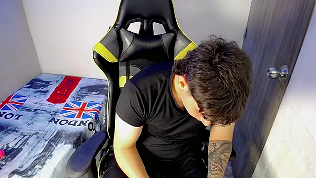 d moneyy  online show from February 27, 3:39 am