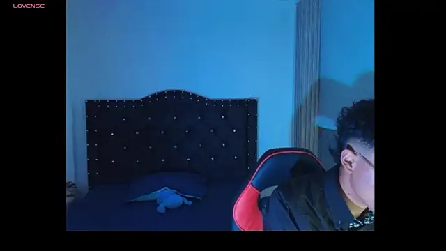 thian blakee online show from November 29, 4:37 am