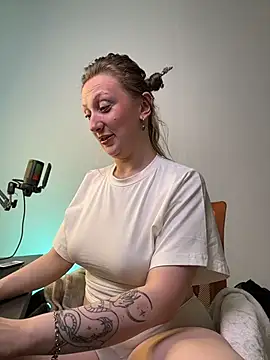 Snapshot of Helga_vibe chatting on July 18, 2:10 pm Helga vibe online show from July 18, 2:10 pm