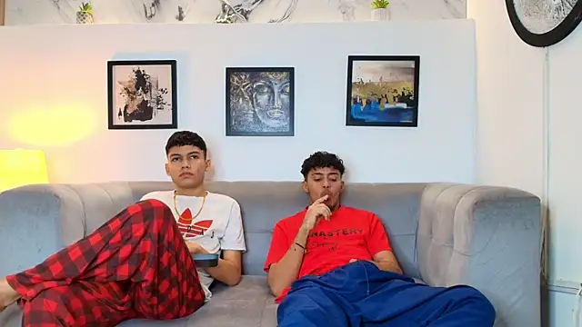 Snapshot of COUPLES_BOYS chatting on February 24, 1:36 am COUPLES BOYS online show from February 24, 1:36 am