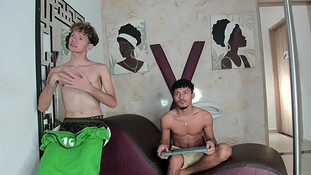 COUPLES BOYS online show from May 28, 7:22 pm