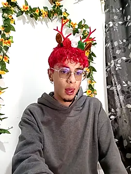 Snapshot of 2_milo_verus_4 chatting on November 29, 4:43 pm 2 milo verus 4 online show from November 29, 4:43 pm