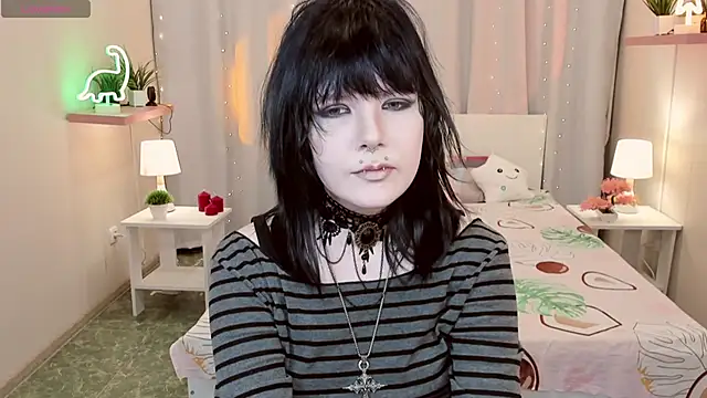 Snapshot of RamonaKlein chatting on December 1, 6:29 am RamonaKlein online show from December 1, 6:29 am