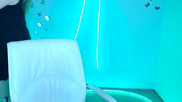 Snapshot of Amanda_Swannn chatting on January 7, 7:00 am Amanda Swannn online show from January 7, 7:00 am