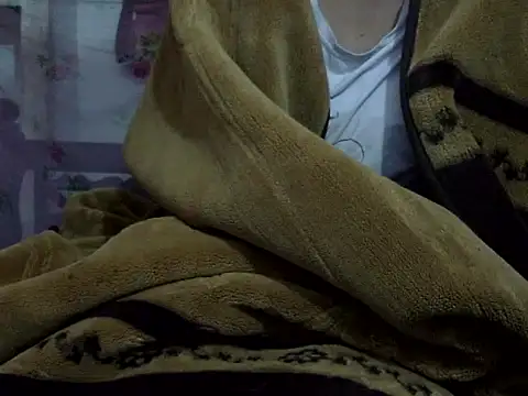 Snapshot of Hot_Princess2000 chatting on December 14, 11:09 pm Hot Princess2000 online show from December 14, 11:09 pm