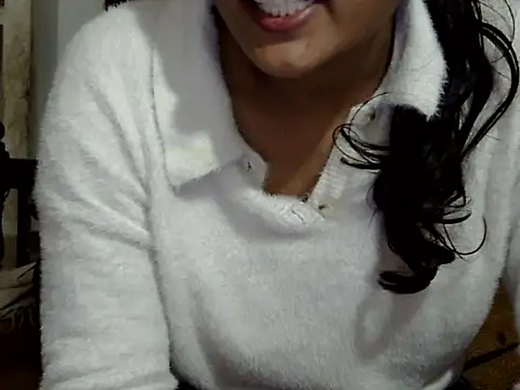 Snapshot of Hot_Princess2000 chatting on December 19, 2:51 am Hot Princess2000 online show from December 19, 2:51 am