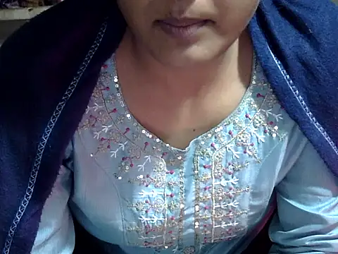 Snapshot of Hot_Princess2000 chatting on December 21, 5:47 am Hot Princess2000 online show from December 21, 5:47 am