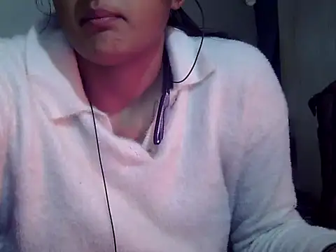 Snapshot of Hot_Princess2000 chatting on January 5, 8:23 pm Hot Princess2000 online show from January 5, 8:23 pm