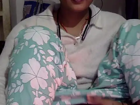 Snapshot of Hot_Princess2000 chatting on January 8, 7:27 pm Hot Princess2000 online show from January 8, 7:27 pm