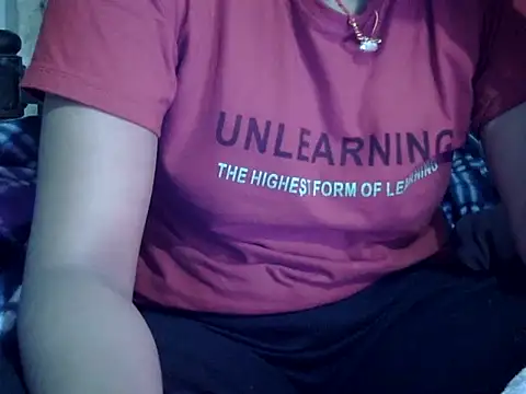 Snapshot of Hot_Princess2000 chatting on January 13, 6:02 pm Hot Princess2000 online show from January 13, 6:02 pm