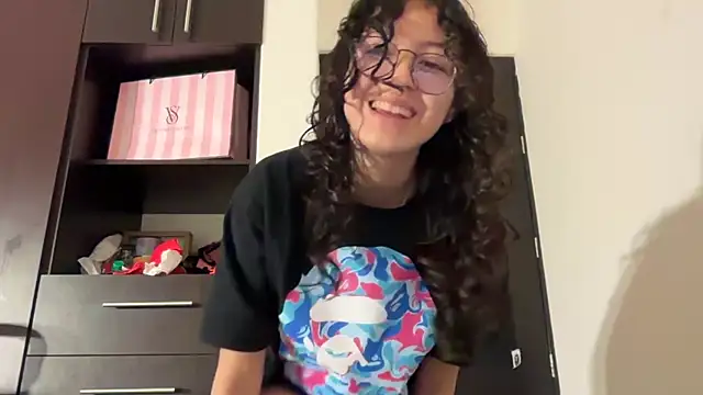 Alicatcua  online show from February 28, 2:56 am