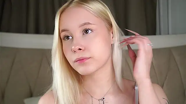 Snapshot of AunclreaVache chatting on February 11, 1:16 pm AunclreaVache online show from February 11, 1:16 pm