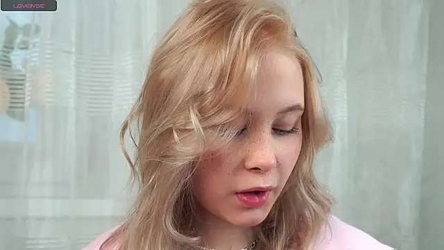 AunclreaVache online show from March 27, 11:10 am