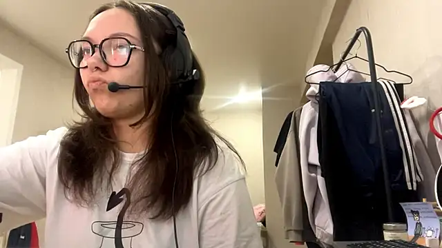 Snapshot of KerriMcbreen chatting on November 29, 6:16 am KerriMcbreen online show from November 29, 6:16 am