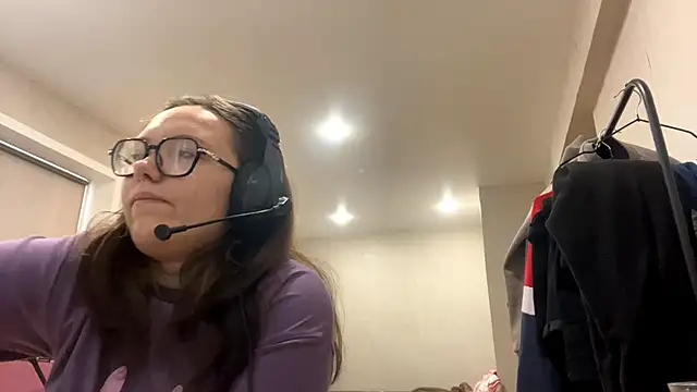 KerriMcbreen online show from December 5, 4:32 am