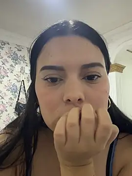sweet ruby  online show from May 11, 3:01 am