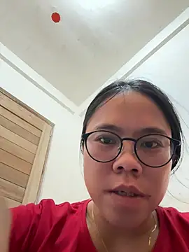 Snapshot of xxdreamgirl69 chatting on May 3, 9:15 am xxdreamgirl69 online show from May 3, 9:15 am