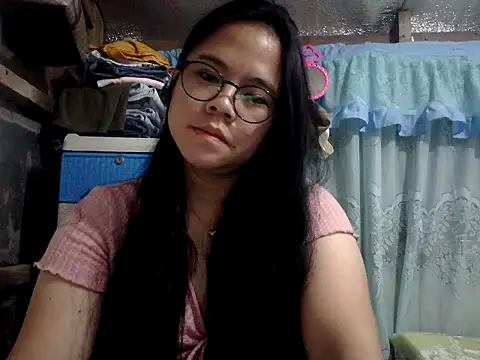Snapshot of xxdreamgirl69 chatting on May 10, 10:26 pm xxdreamgirl69 online show from May 10, 10:26 pm