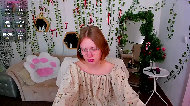 Mia Mooore online show from January 9, 1:25 pm