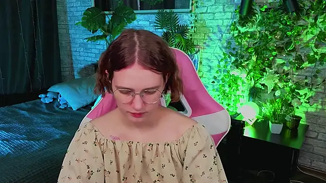 Mia Mooore online show from February 20, 1:22 pm