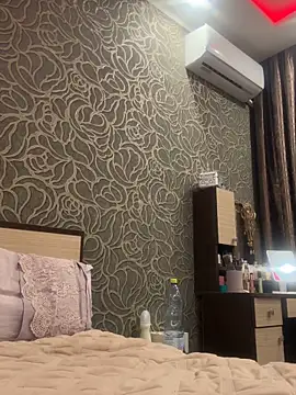 Sweet little gir online show from April 2, 8:50 pm